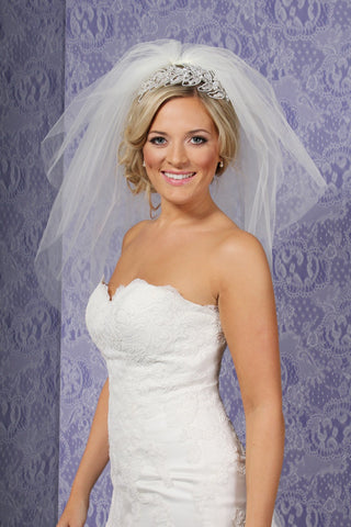 FOUR TIER SHORT VEIL