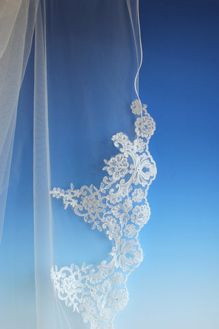 LACE TRAIN VEIL