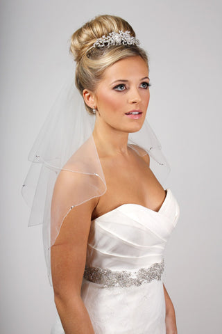 SIMPLE PEARL AND DIAMANTE VEIL